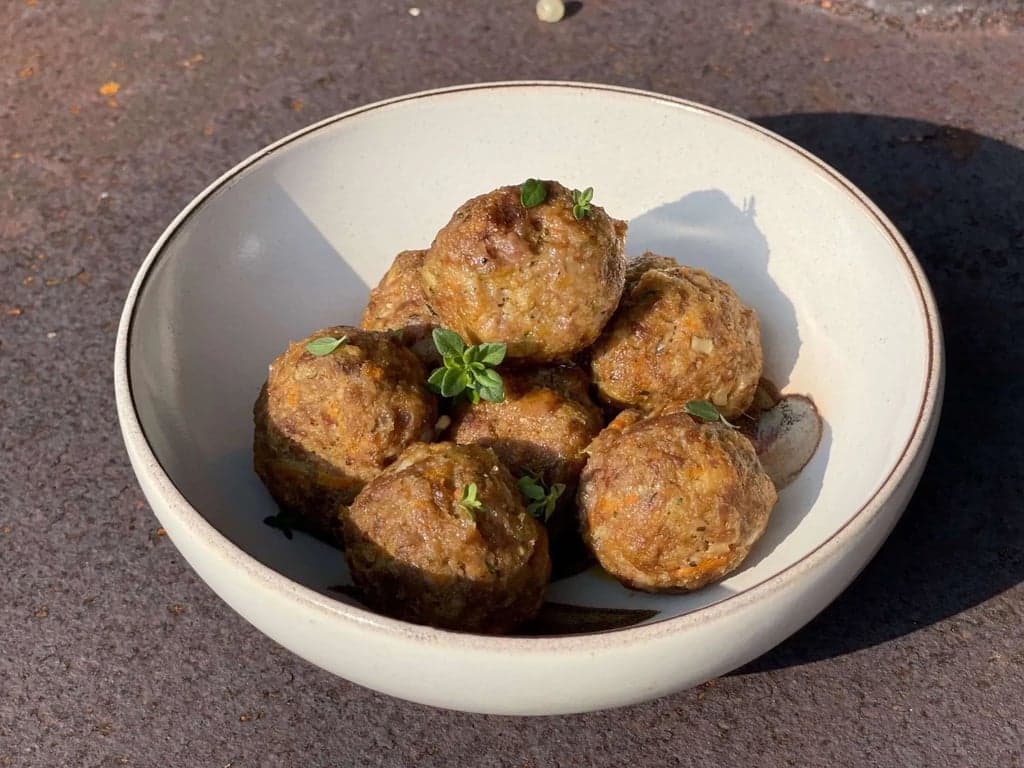 Beef Meatballs with Carrots and Apple